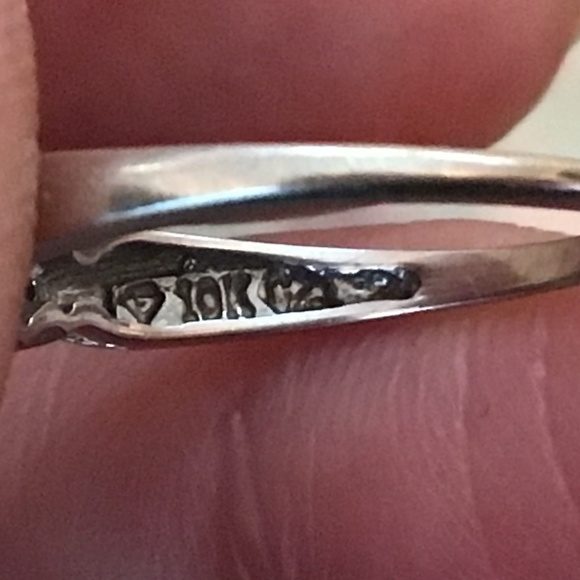 10k White Gold Ring Not Sure If Its Diamond - Picture 6 of 10